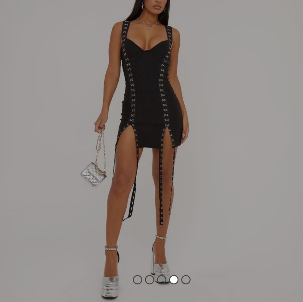 EGO CUPPED HOOK AND EYE SUSPENDER DETAIL SPLIT LEG MINI BODYCON DRESS IN BLACK.